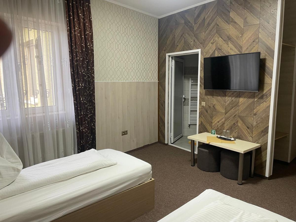 Pension Regal Satu Mare Exteriér fotografie