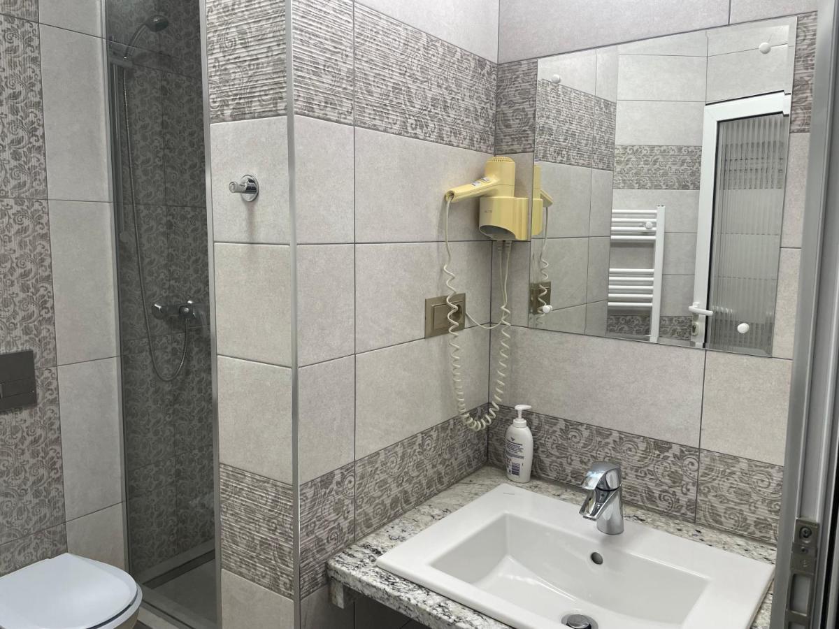 Pension Regal Satu Mare Exteriér fotografie