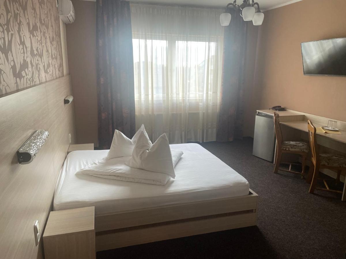 Pension Regal Satu Mare Exteriér fotografie