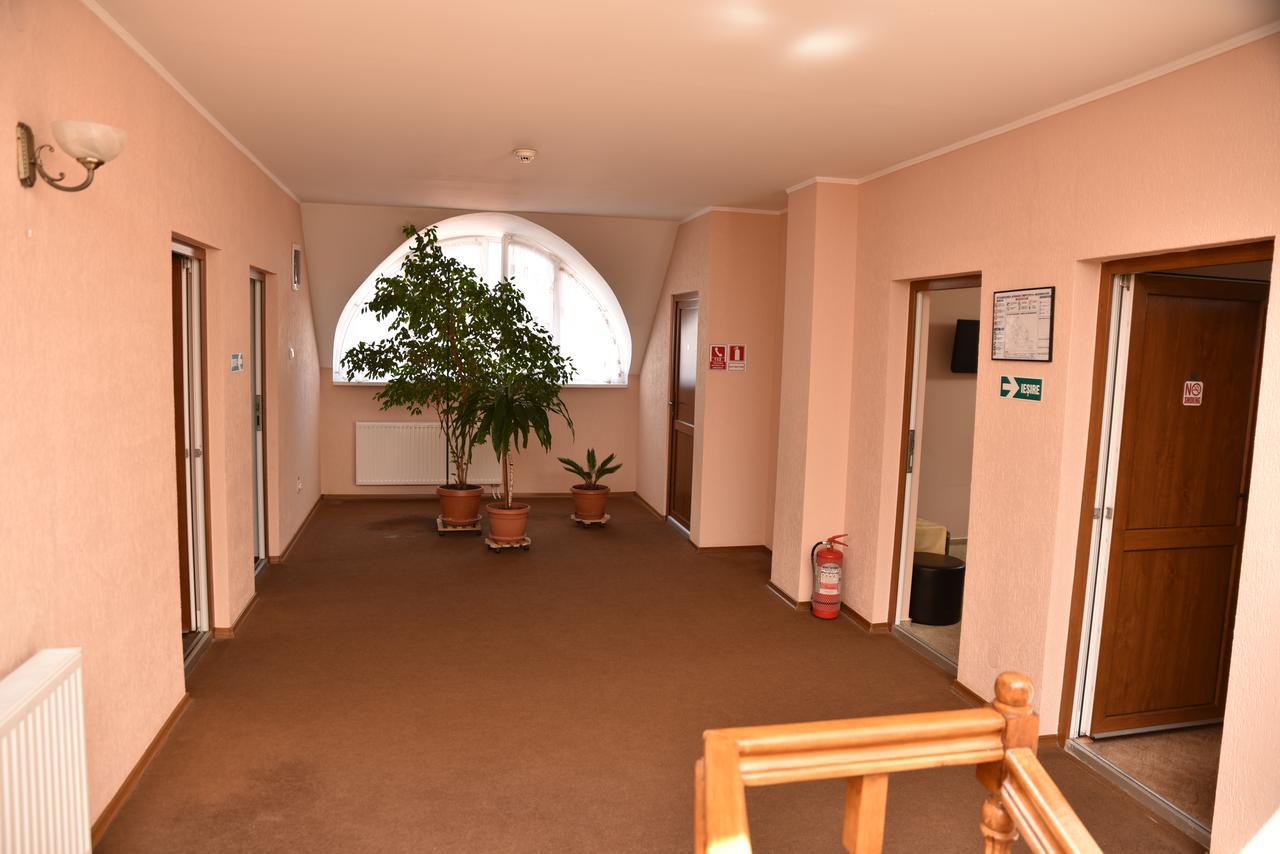 Pension Regal Satu Mare Exteriér fotografie